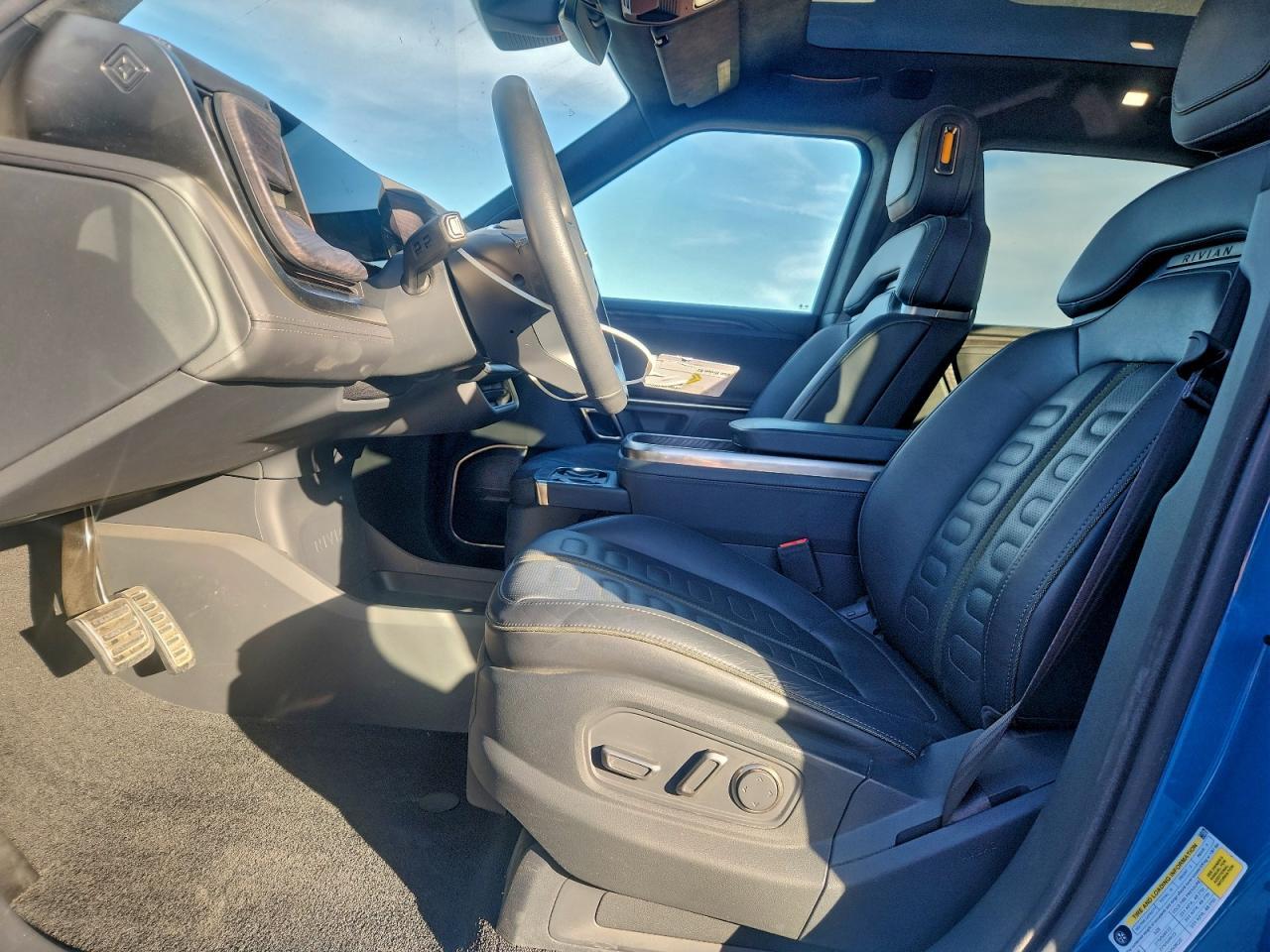 2022 Rivian R1T Adventure - Фото 7