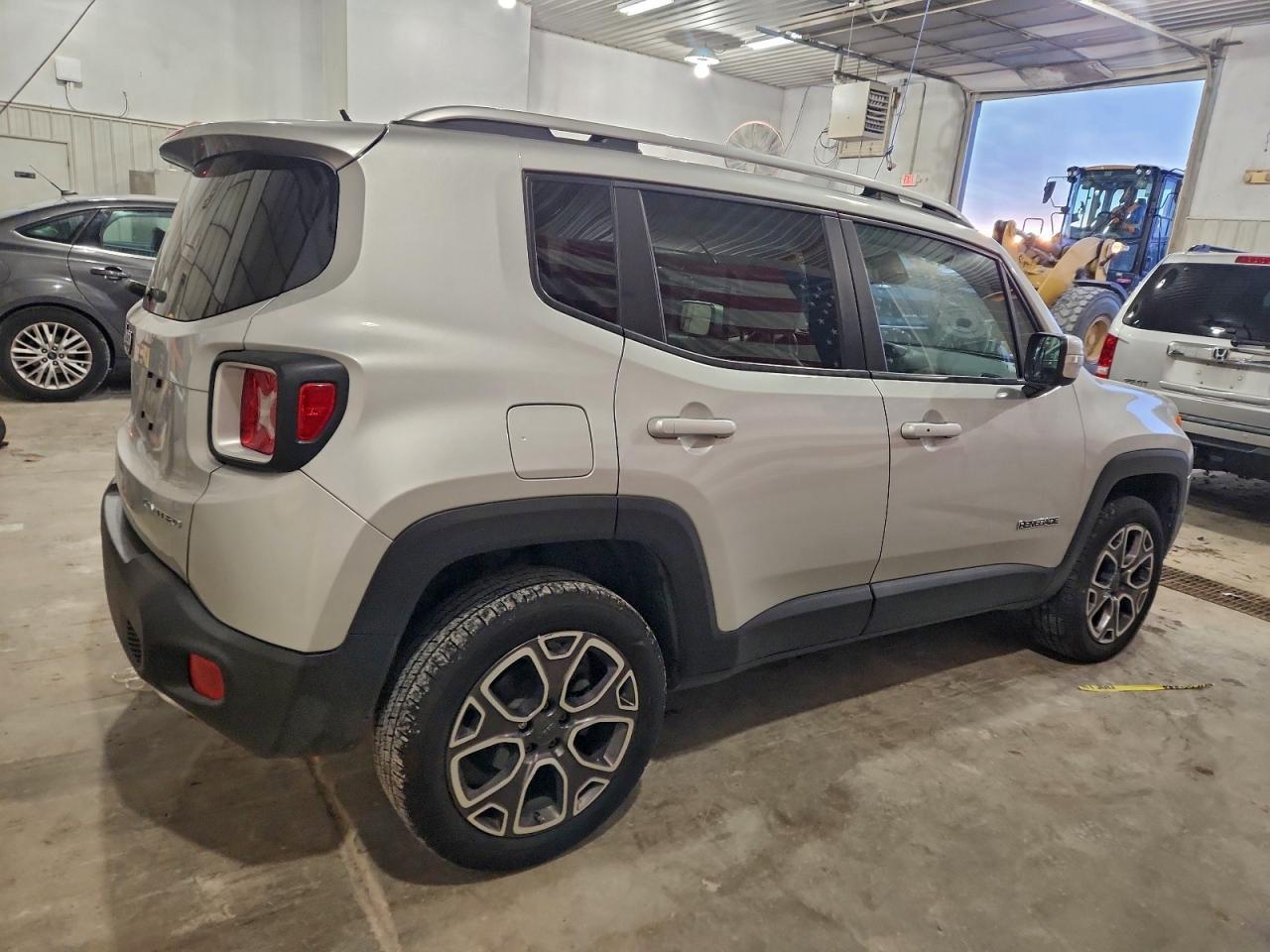 2015 Jeep Renegade Limited - Фото 3