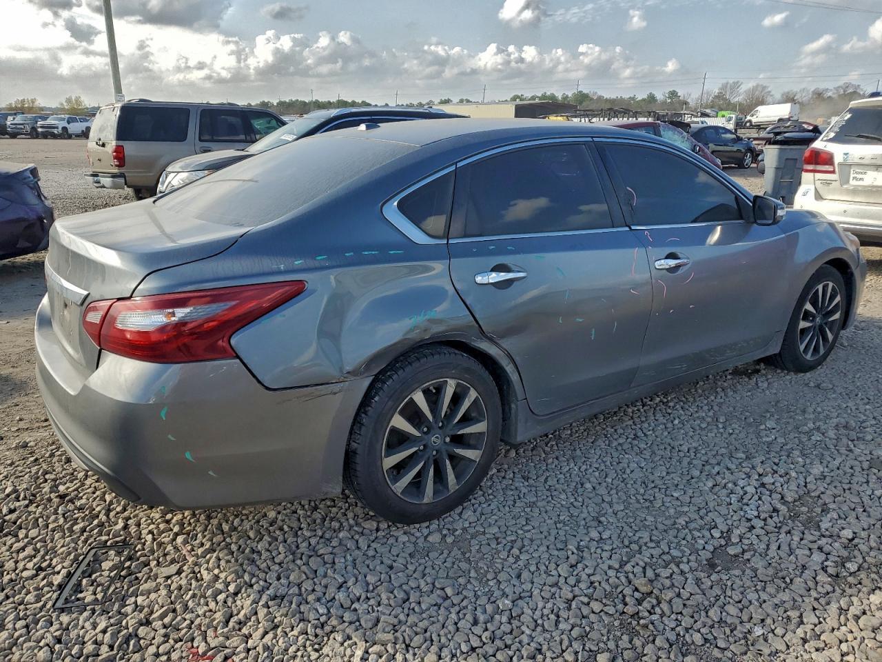 2018 Nissan Altima 2.5 - Image 3