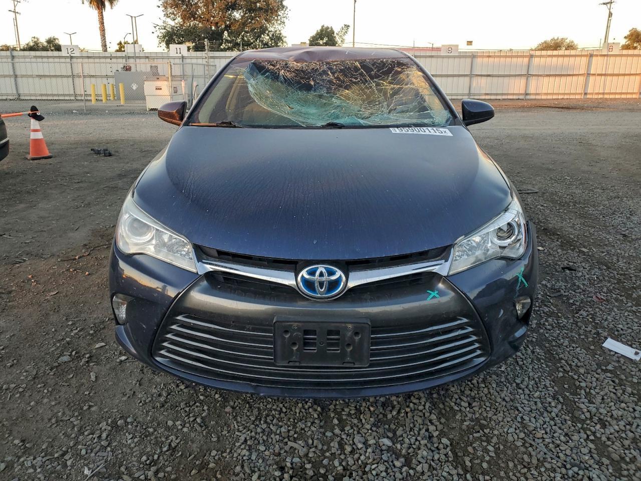 2016 Toyota Camry - Image 5