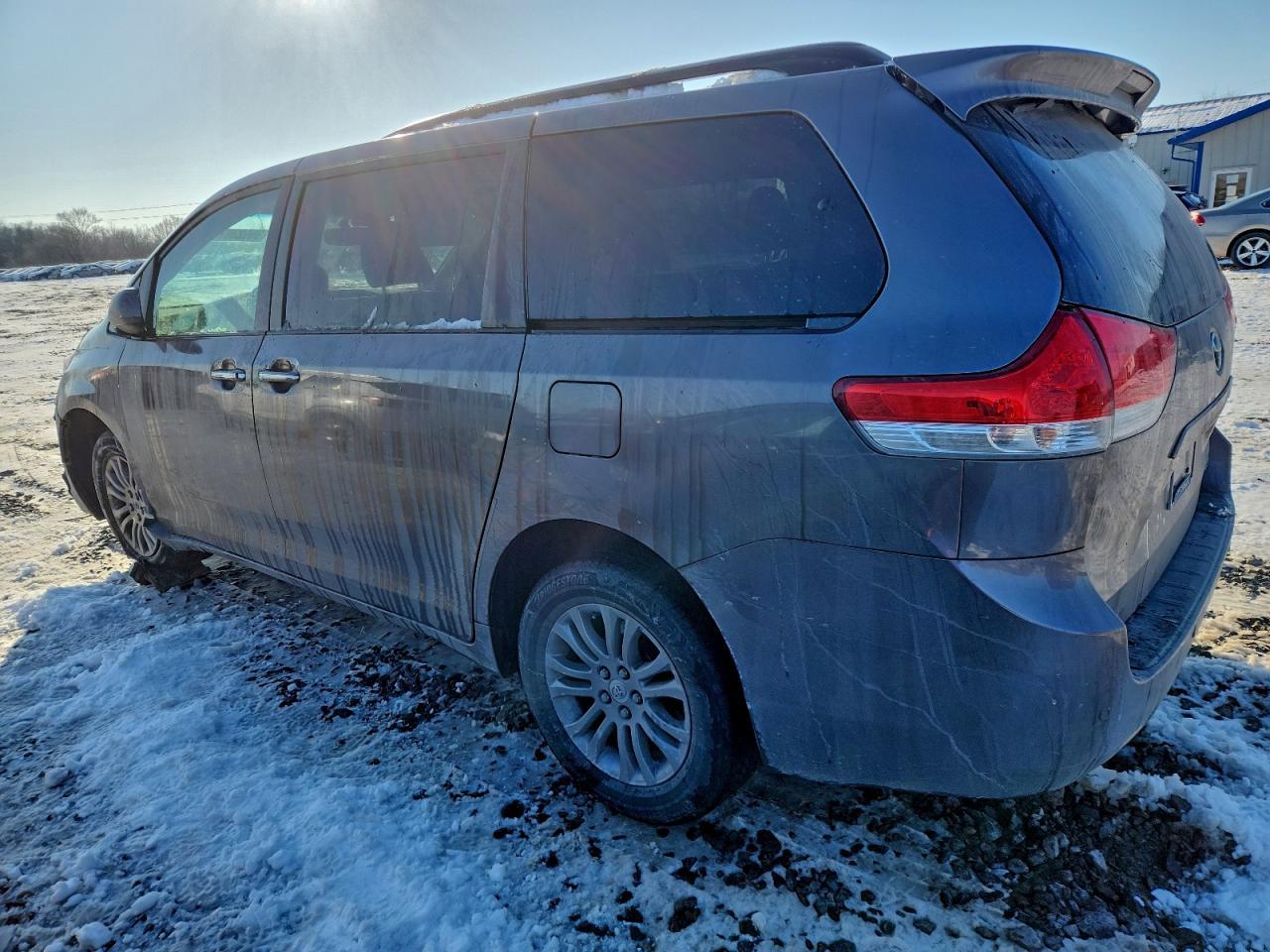 2011 Toyota Sienna Xle - Фото 2