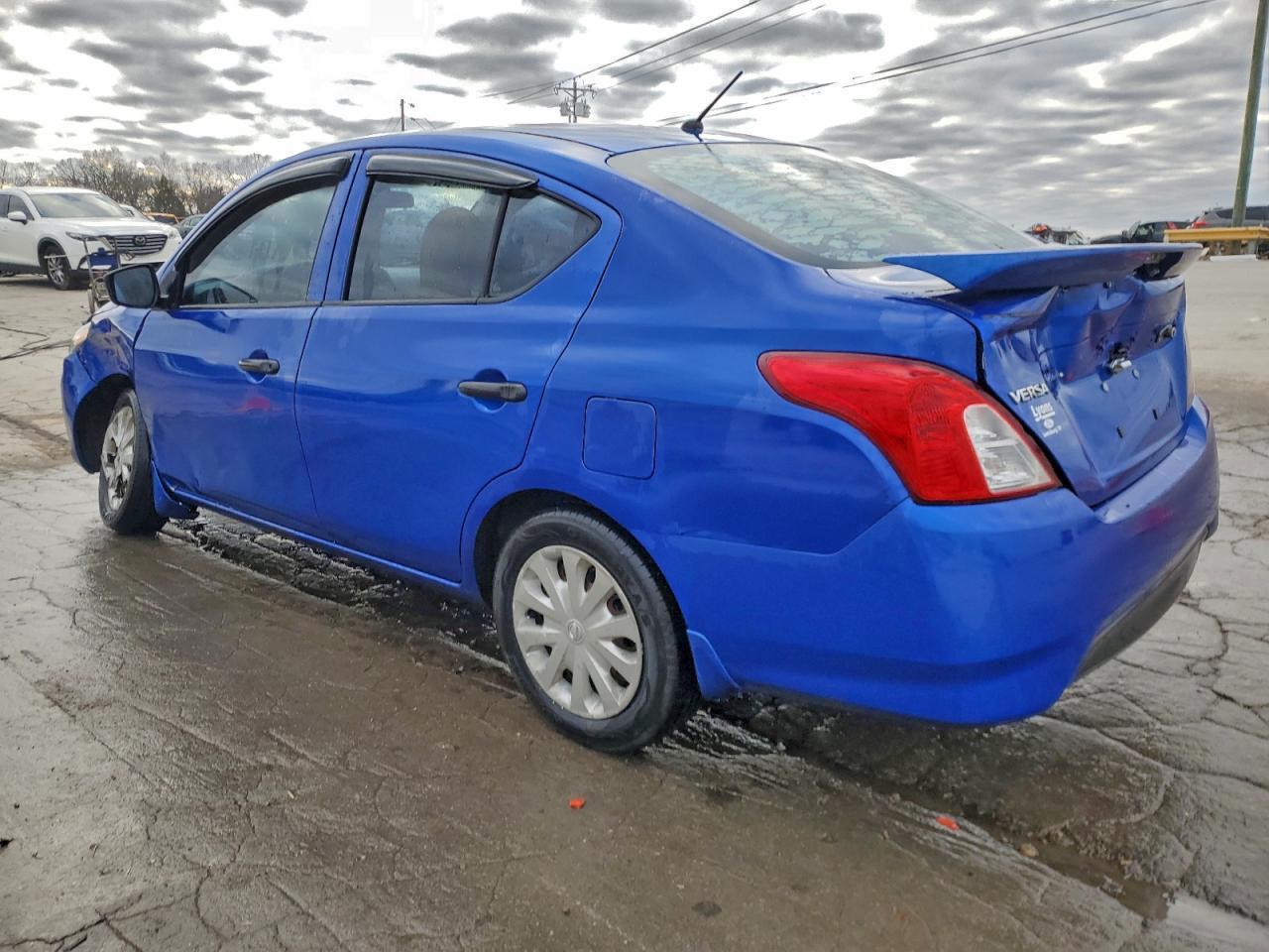 2017 Nissan Versa S - Фото 2