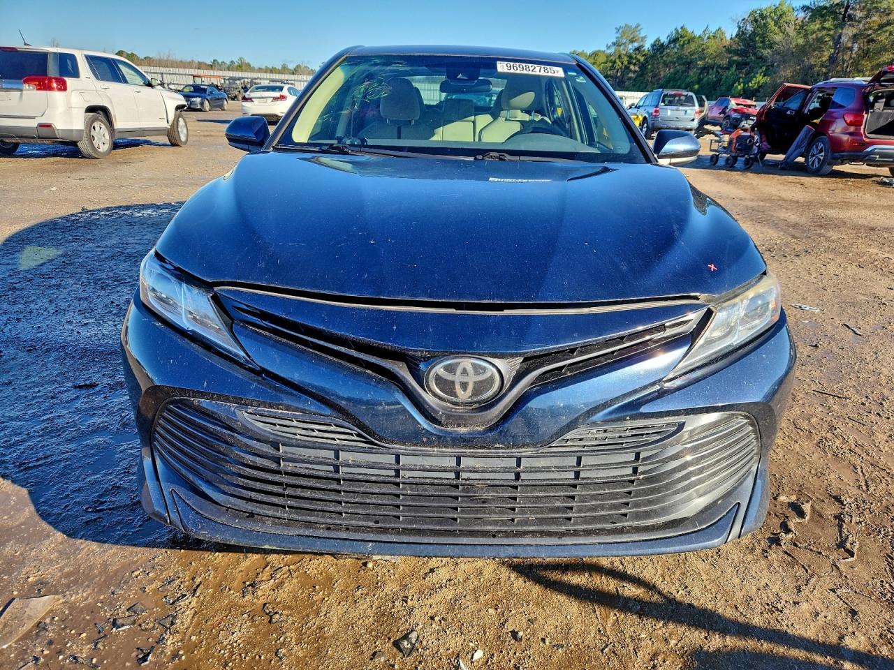 2020 Toyota Camry Le - Фото 5