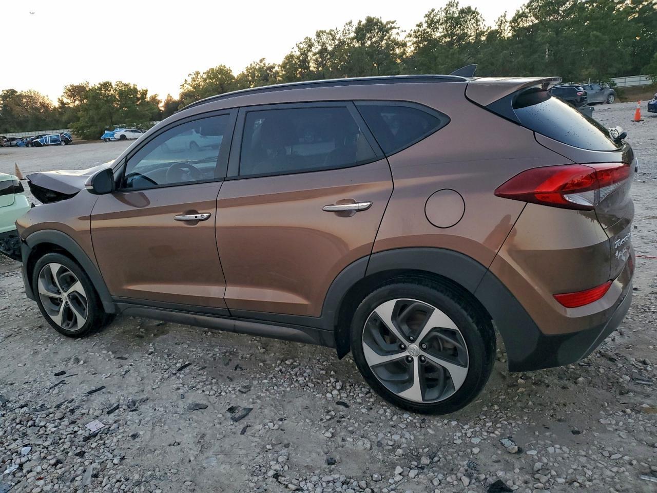 2016 Hyundai Tucson Limited - Image 2