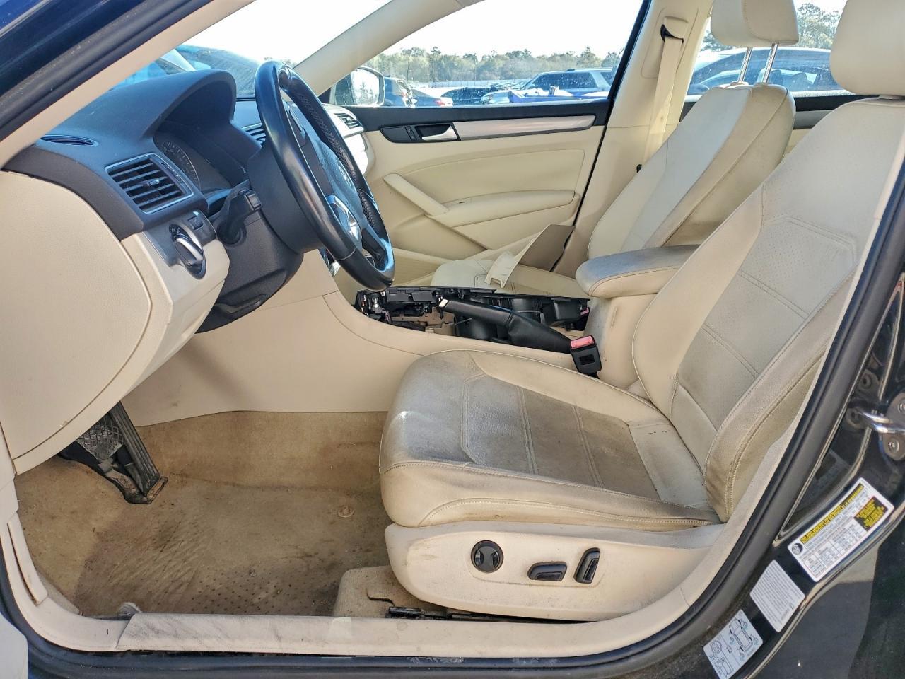 2015 Volkswagen Passat S - Фото 7