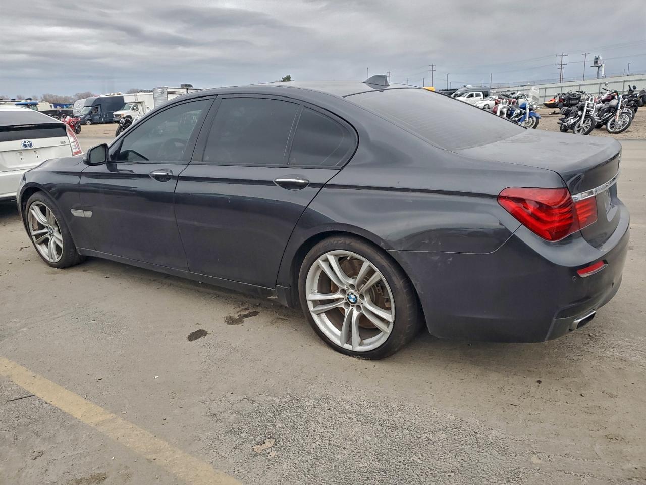 2014 BMW 750 I - Image 2