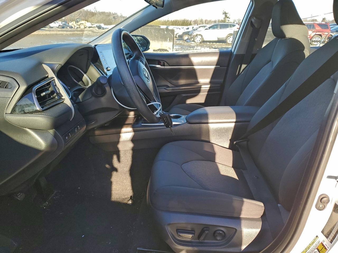 2022 Toyota Camry Le - Фото 7