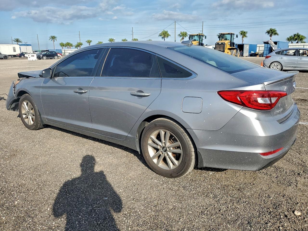 2017 Hyundai Sonata Se - Image 2