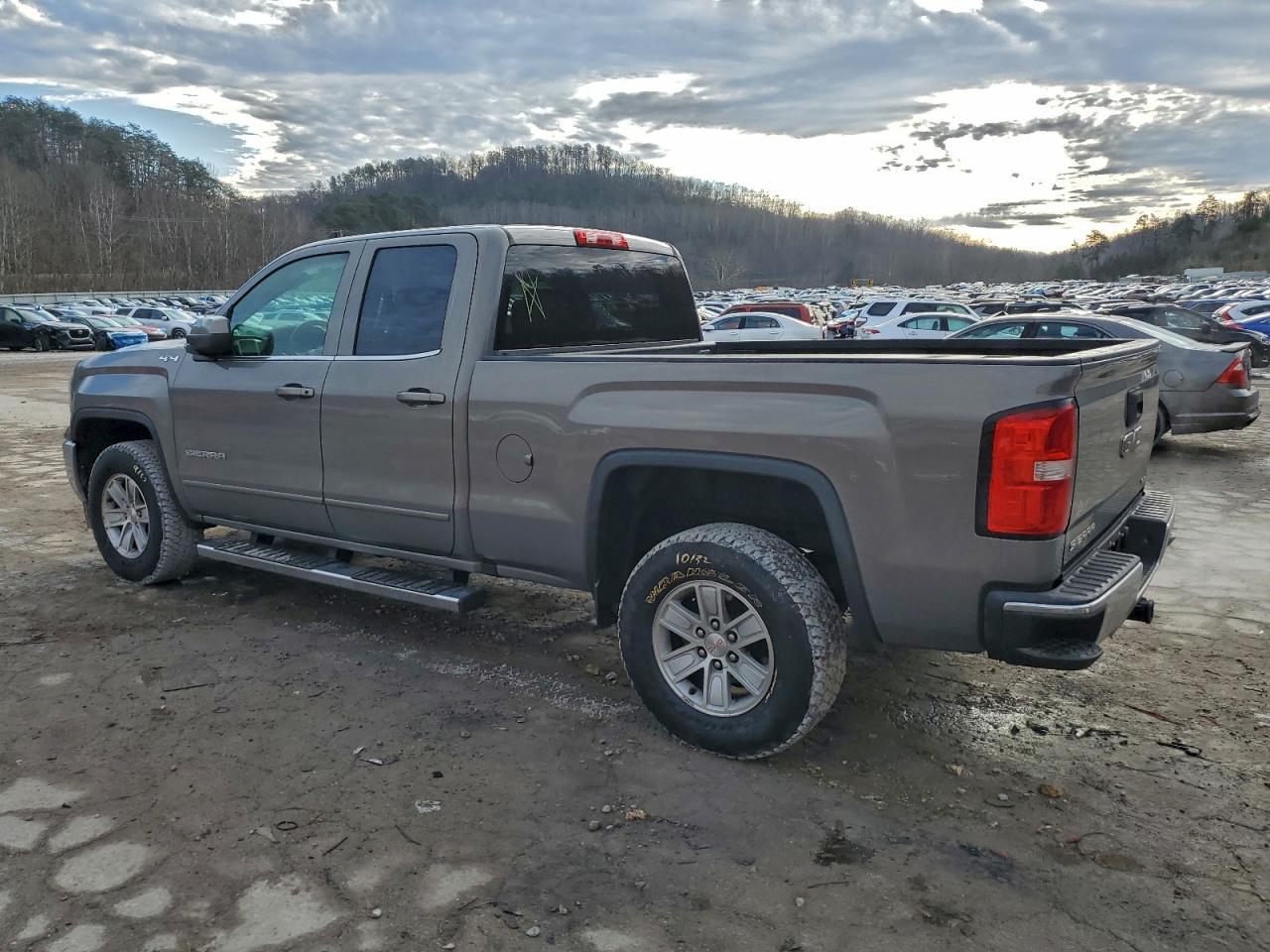 2017 GMC Sierra K1500 Sle - Image 2