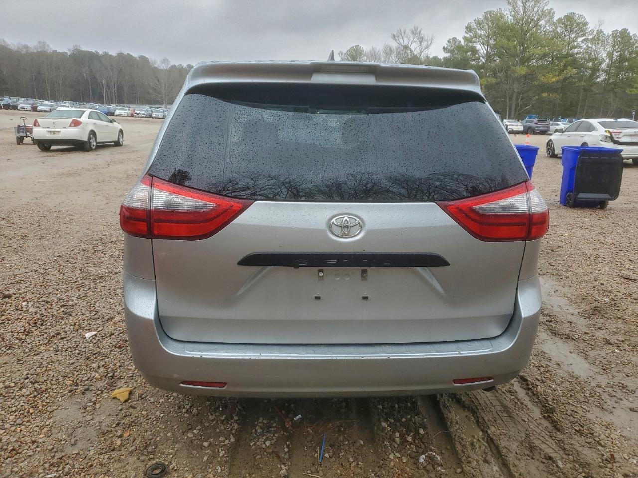 2020 Toyota Sienna L - Фото 6