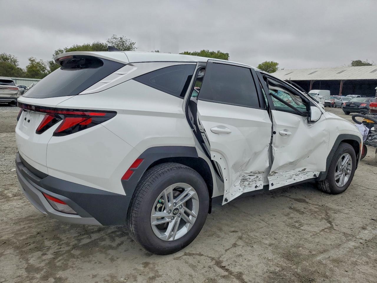 2025 Hyundai Tucson Se - Image 3