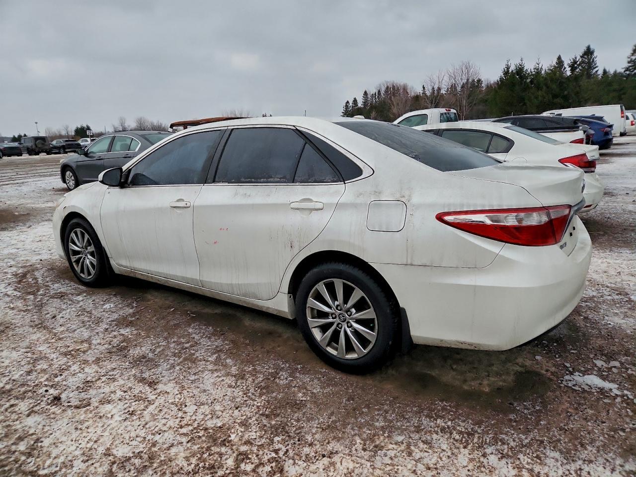 2015 Toyota Camry Le - Фото 2