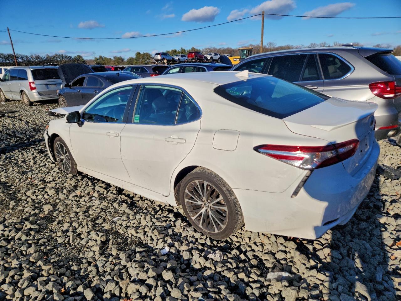 2020 Toyota Camry Se - Фото 2