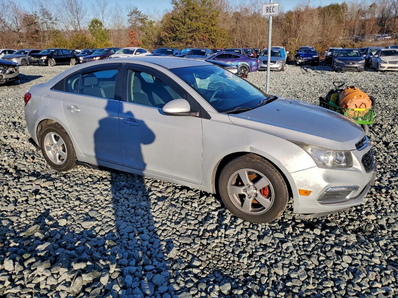 2016 Chevrolet Cruz - Image 4