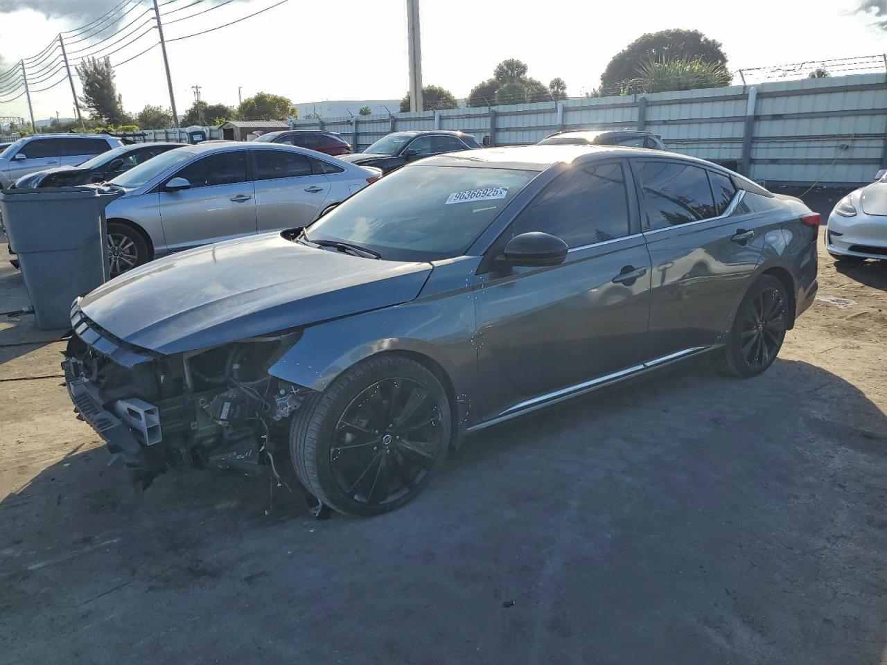 2022 Nissan Altima Sr