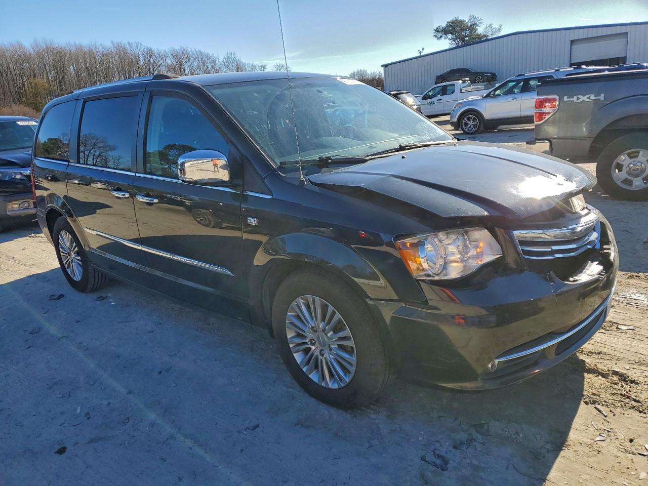2014 Chrysler Town & Country Touring L - Фото 4