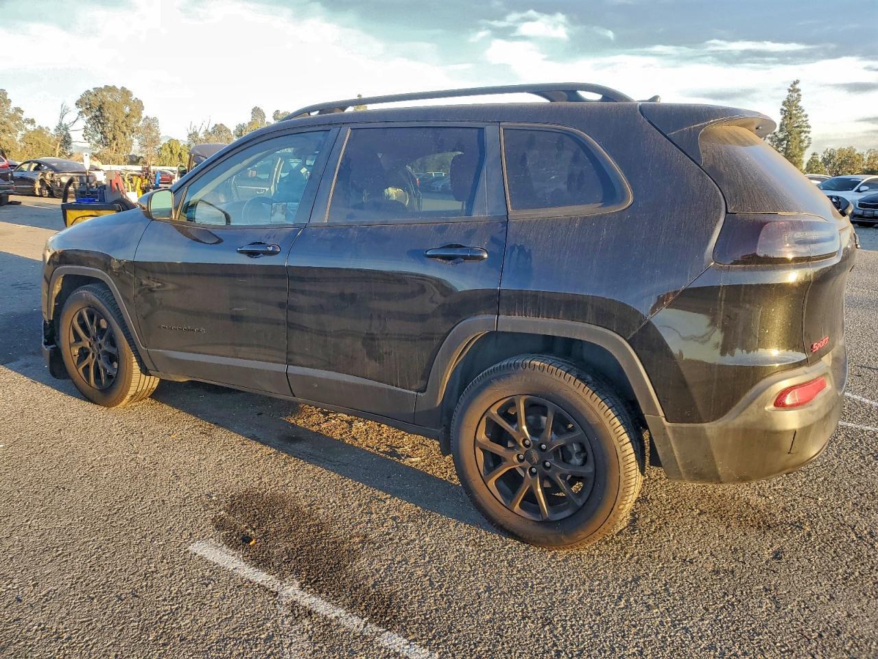 2016 Jeep Cherokee Sport - Фото 2