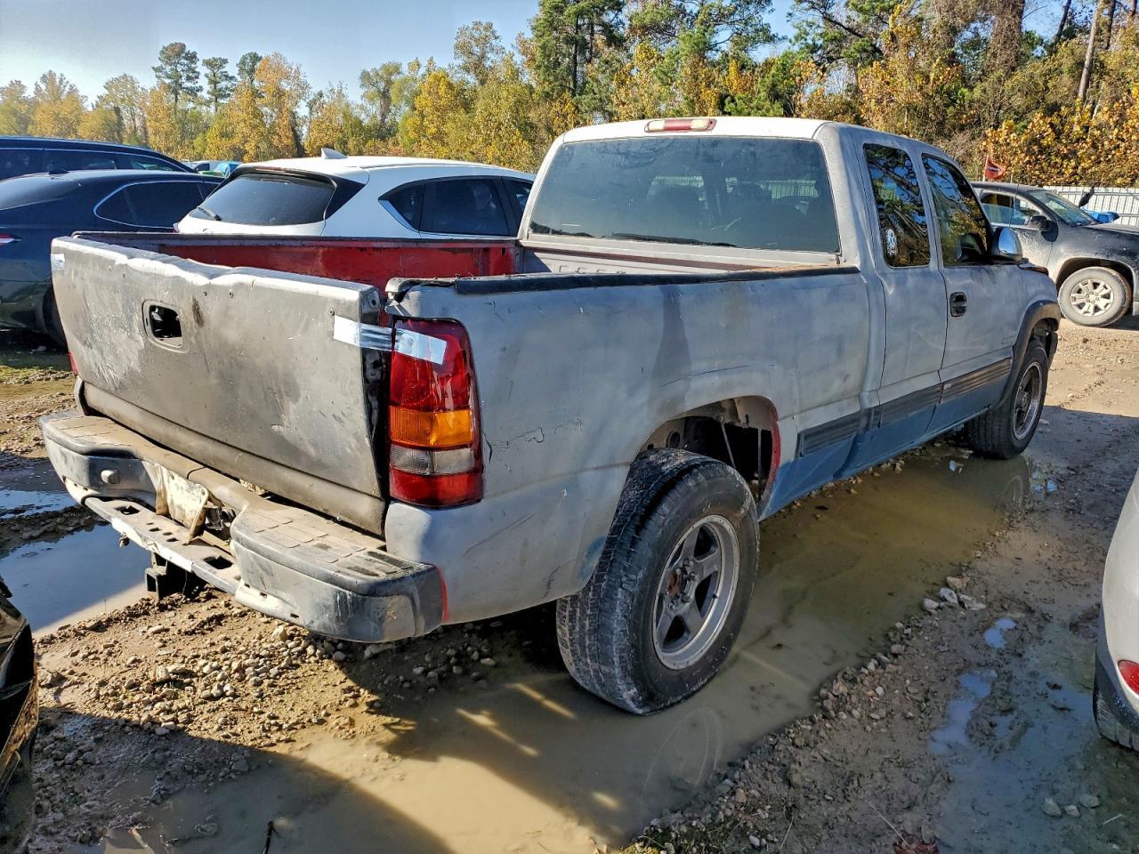 2003 Chevrolet Silverado C1500 - Image 3