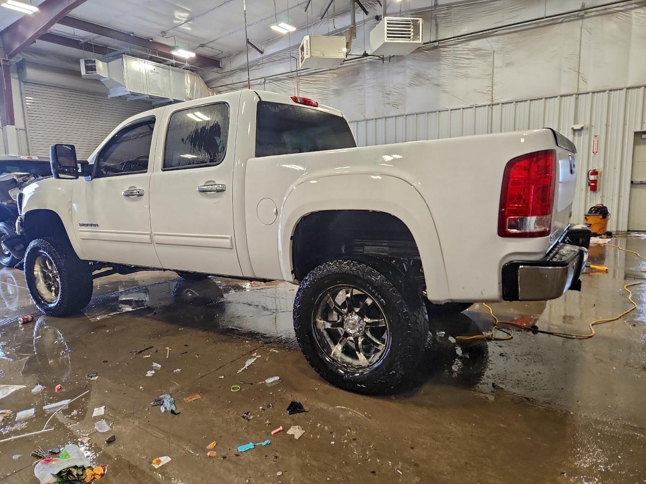 2010 GMC Sierra K1500 Sle - Image 2