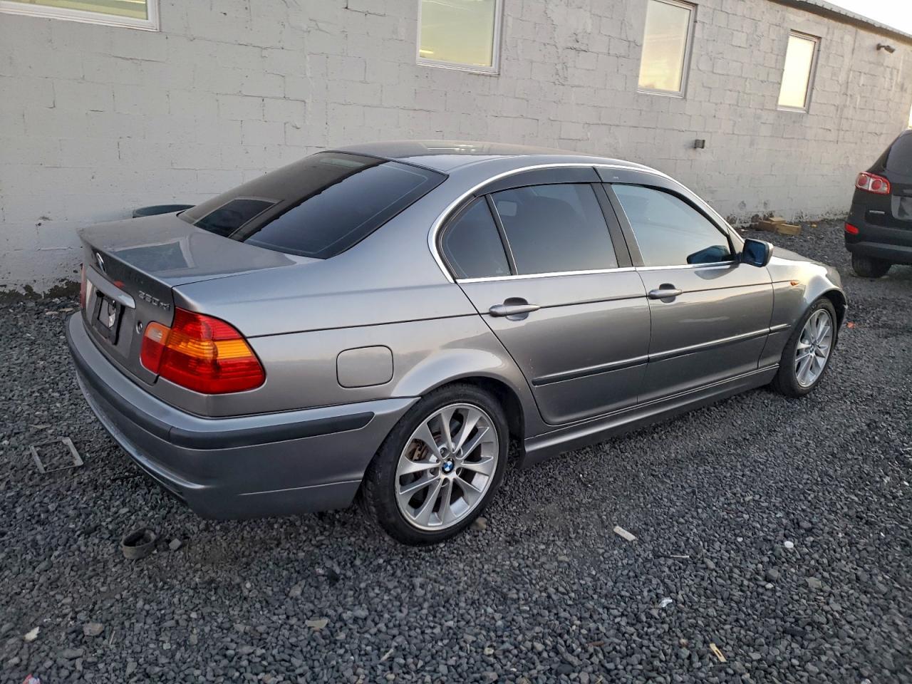 2003 BMW 330 Xi - Image 3
