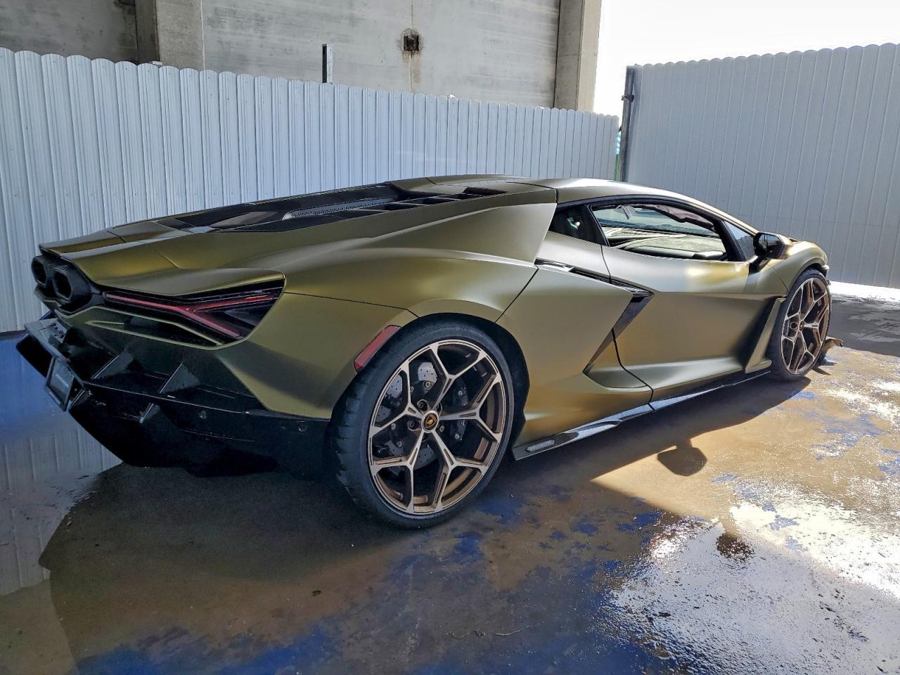2025 Lamborghini Revuelto - Фото 3