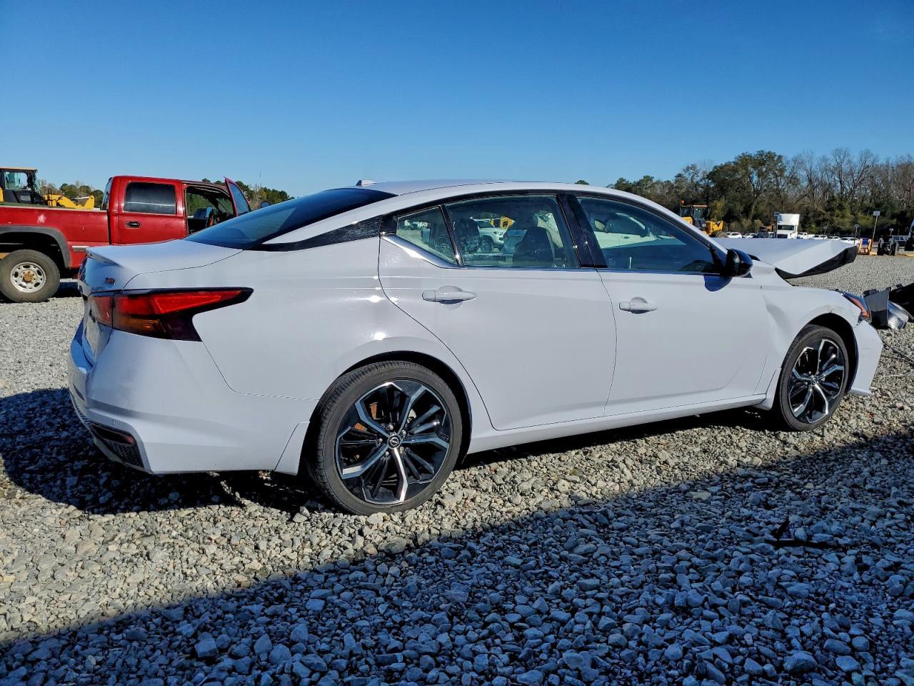 2024 Nissan Altima Sr - Image 3