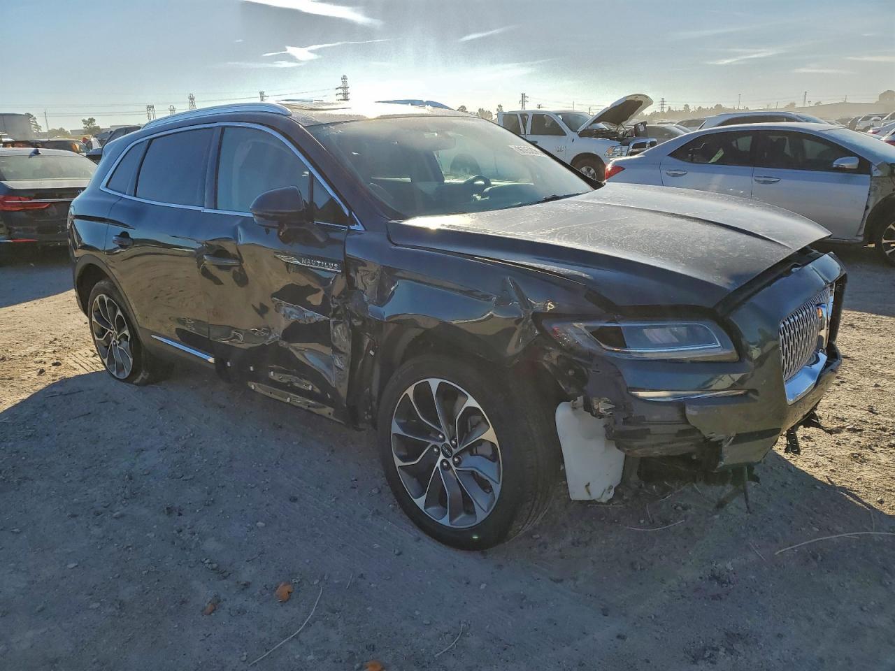 2022 Lincoln Nautilus Reserve - Image 4