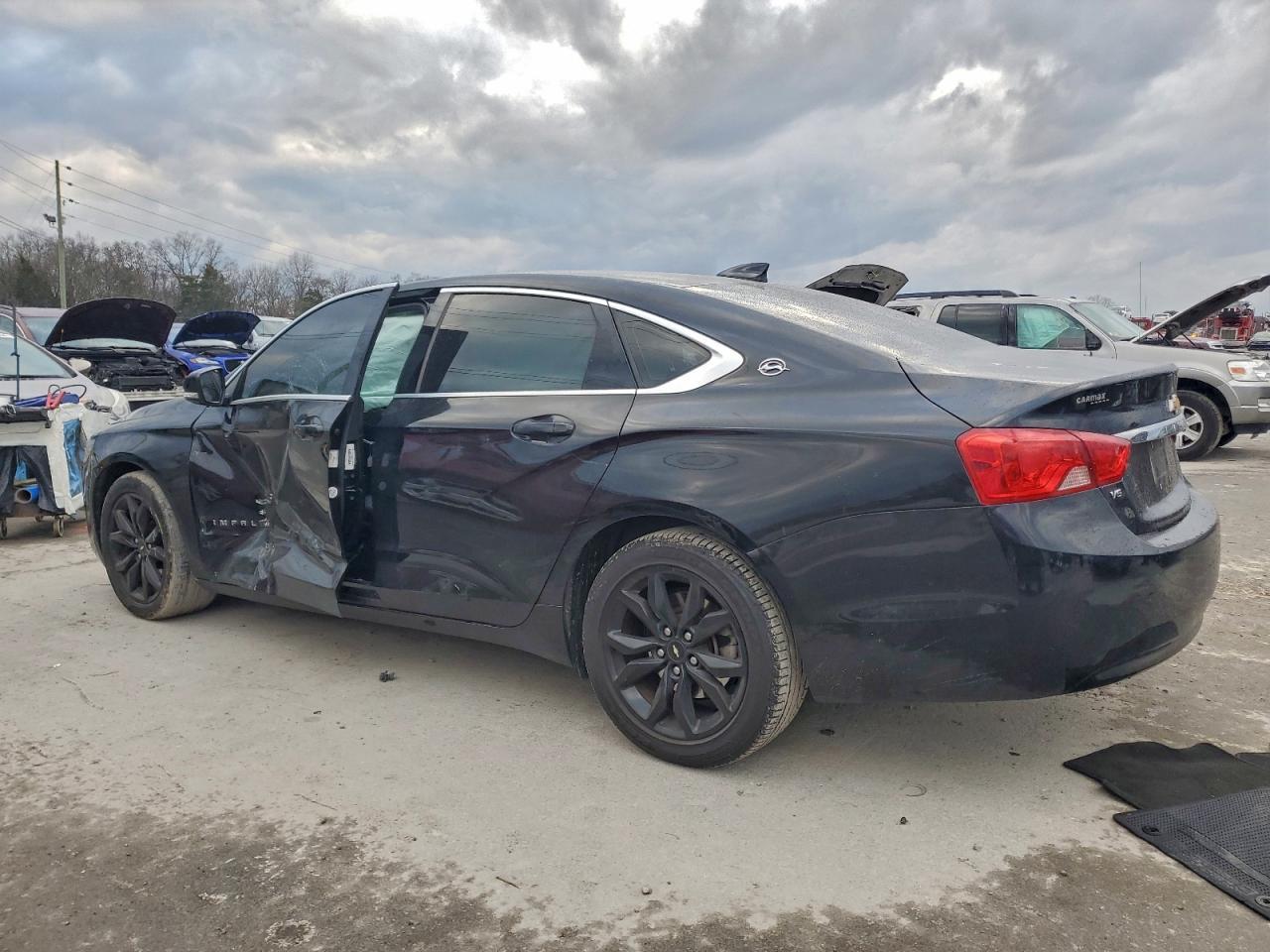 2017 Chevrolet Impala Lt - Image 2