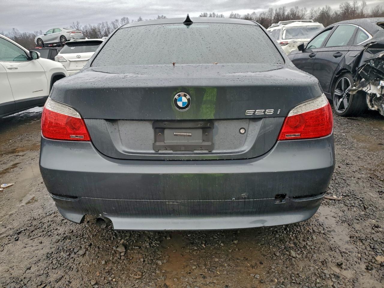 2010 BMW 528 - Image 6