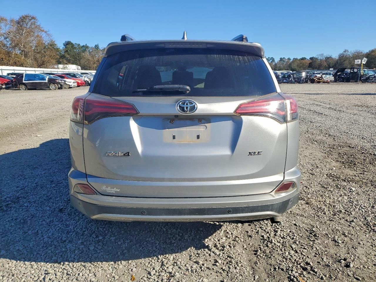 2018 Toyota Rav4 - Image 6