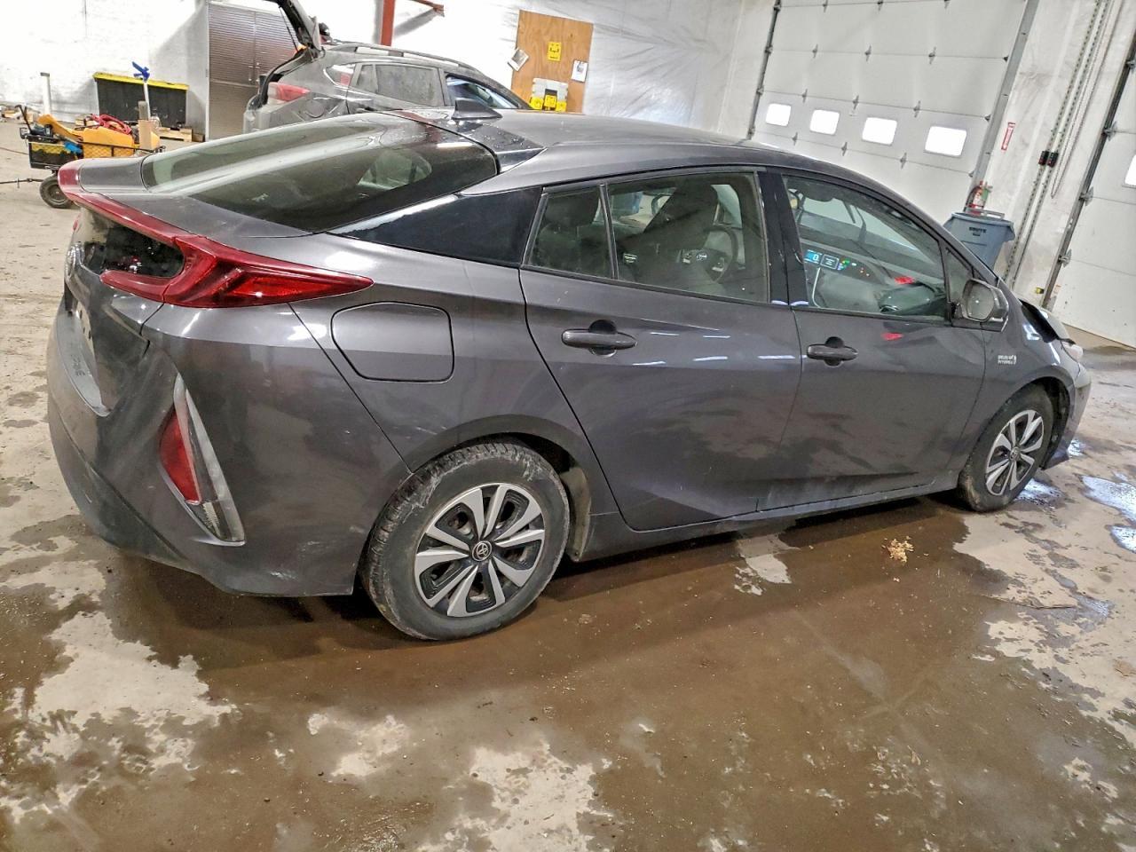2017 Toyota Prius Prime - Фото 3