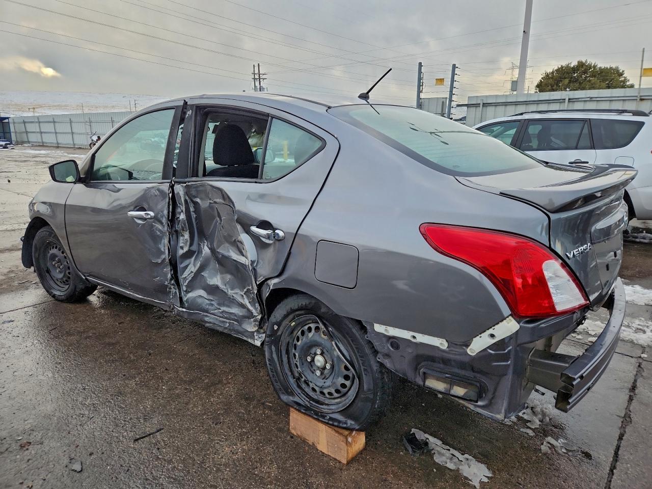 2017 Nissan Versa S - Фото 2