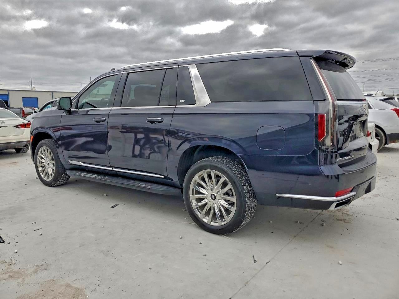 2023 Cadillac Escalade Esv Premium Luxury - Image 2