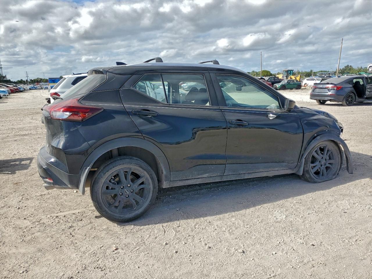 2024 Nissan Kicks Sv - Image 3