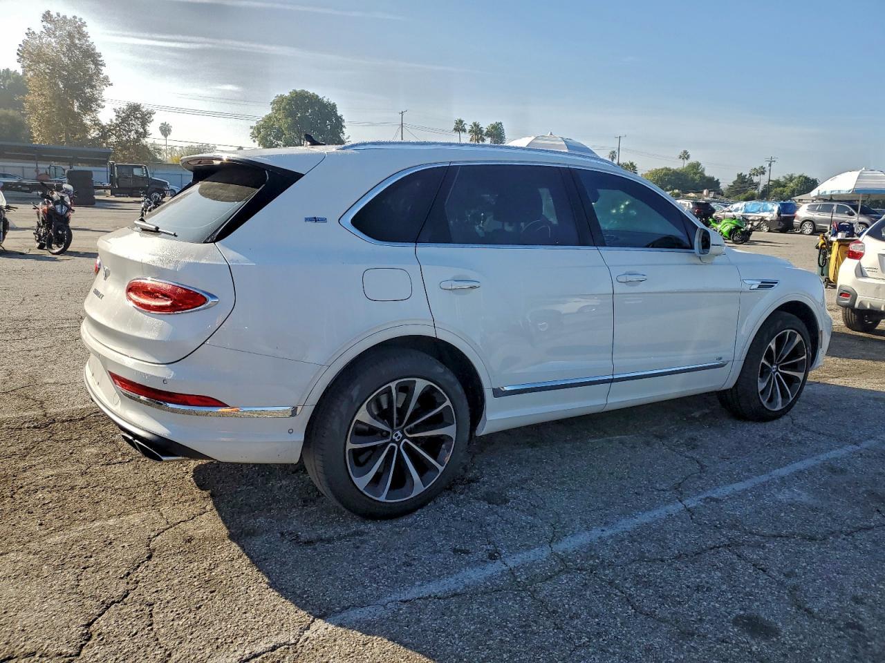 2022 Bentley Bentayga - Image 3