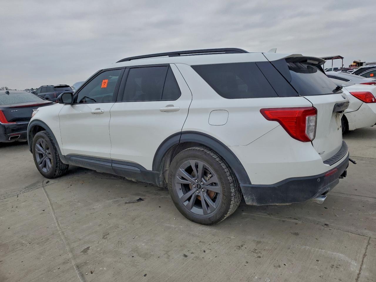 2023 Ford Explorer Xlt - Фото 2