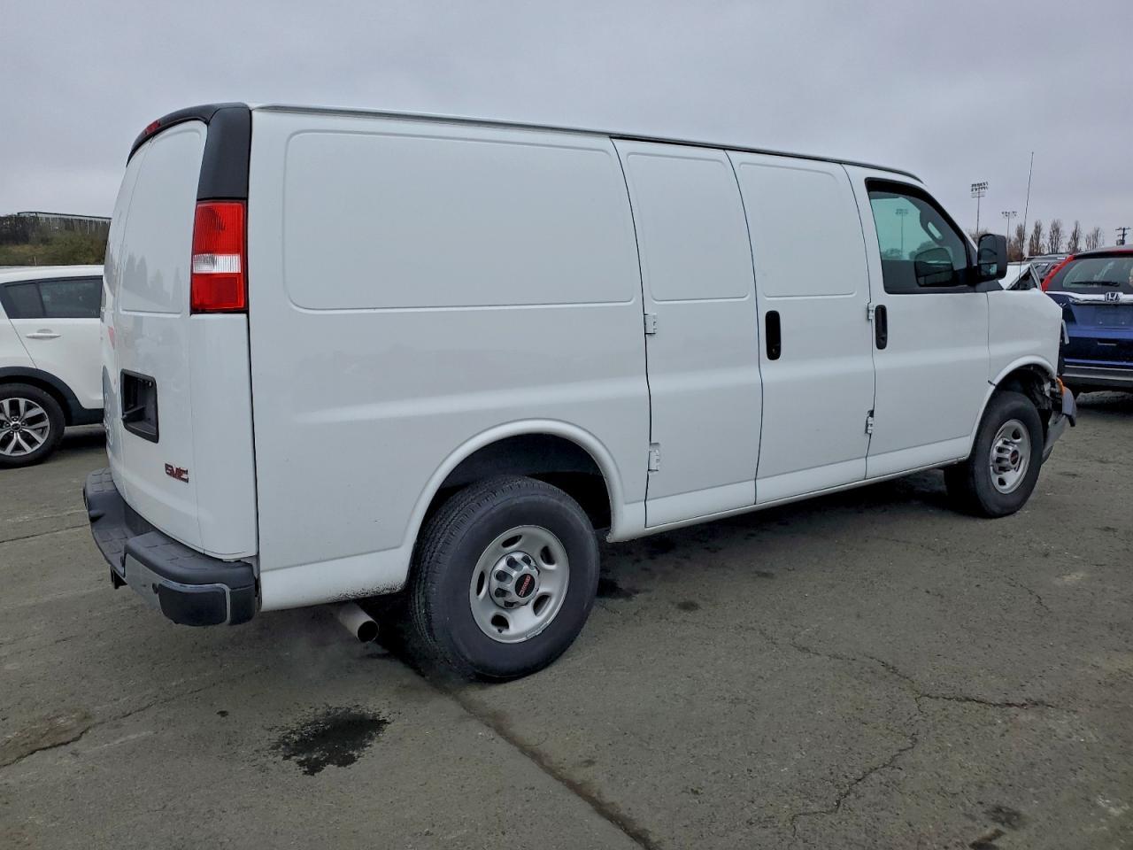 2024 GMC Savana Delivery Van - Image 3