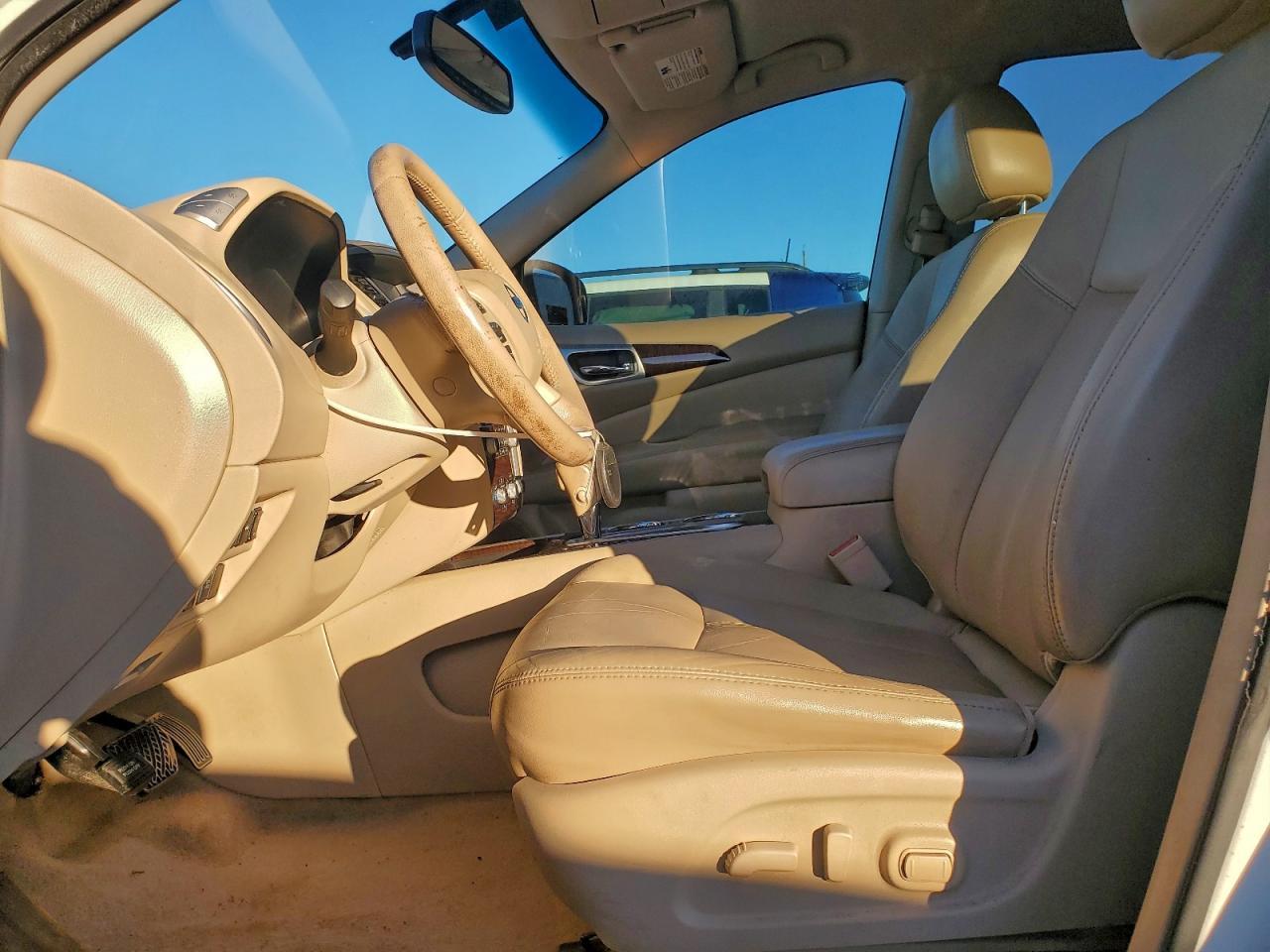 2014 Nissan Pathfinder S - Image 7