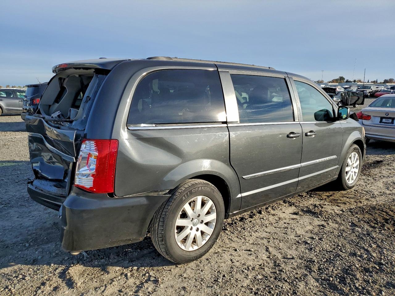 2012 Chrysler Town & Country Touring - Фото 3