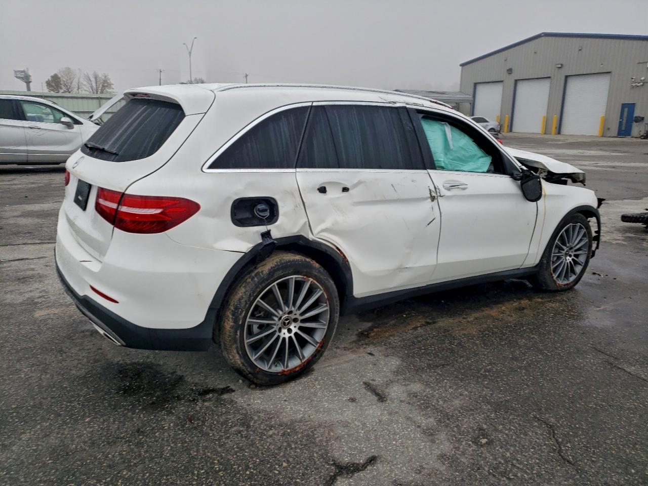 2019 Mercedes-Benz Glc 300 - Image 3