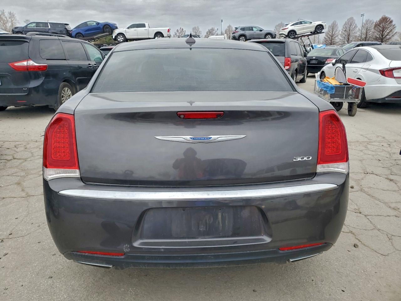 2018 Chrysler 300 Touring - Фото 6
