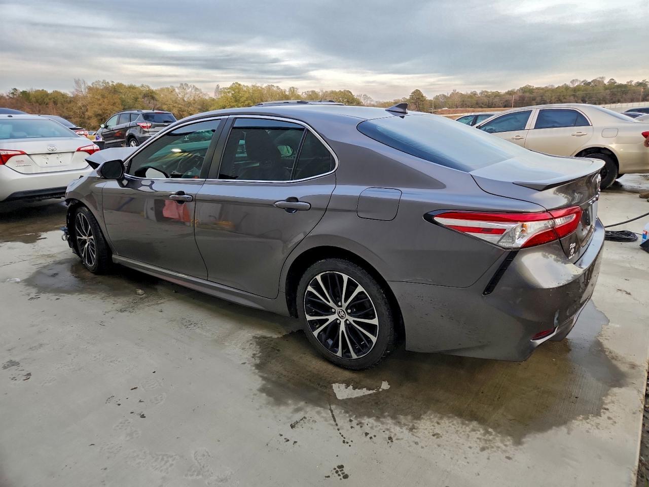 2020 Toyota Camry Se - Image 2