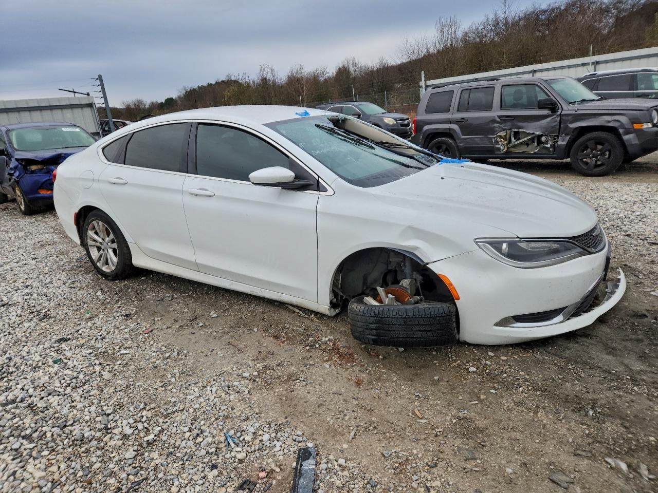 2015 Chrysler 200 Limited - Image 4