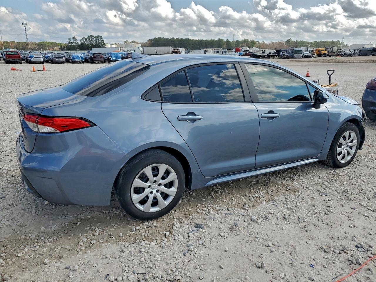 2022 Toyota Corolla Le - Фото 3