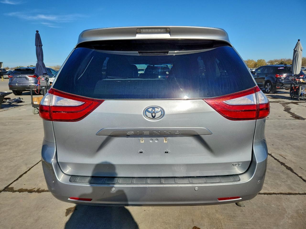 2016 Toyota Sienna Xle 8-Passenger - Image 6