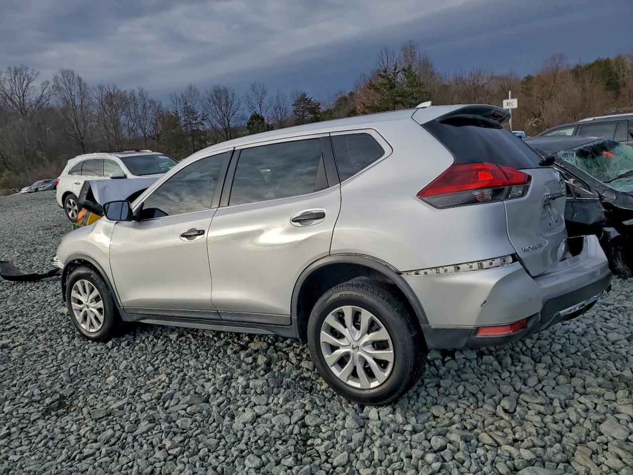 2018 Nissan Rogue S - Фото 2