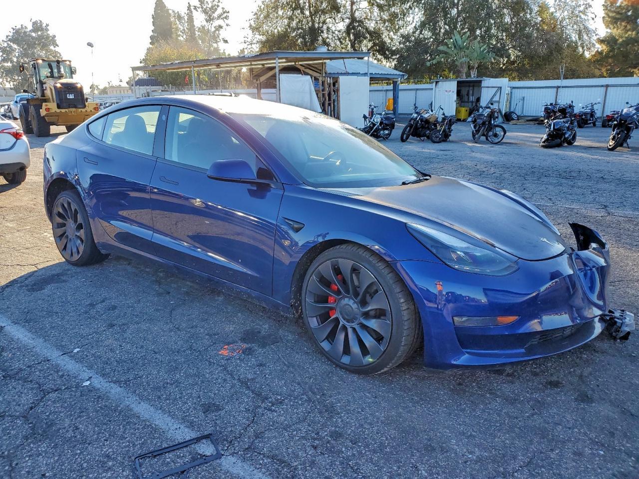 2023 Tesla Model 3 - Фото 4