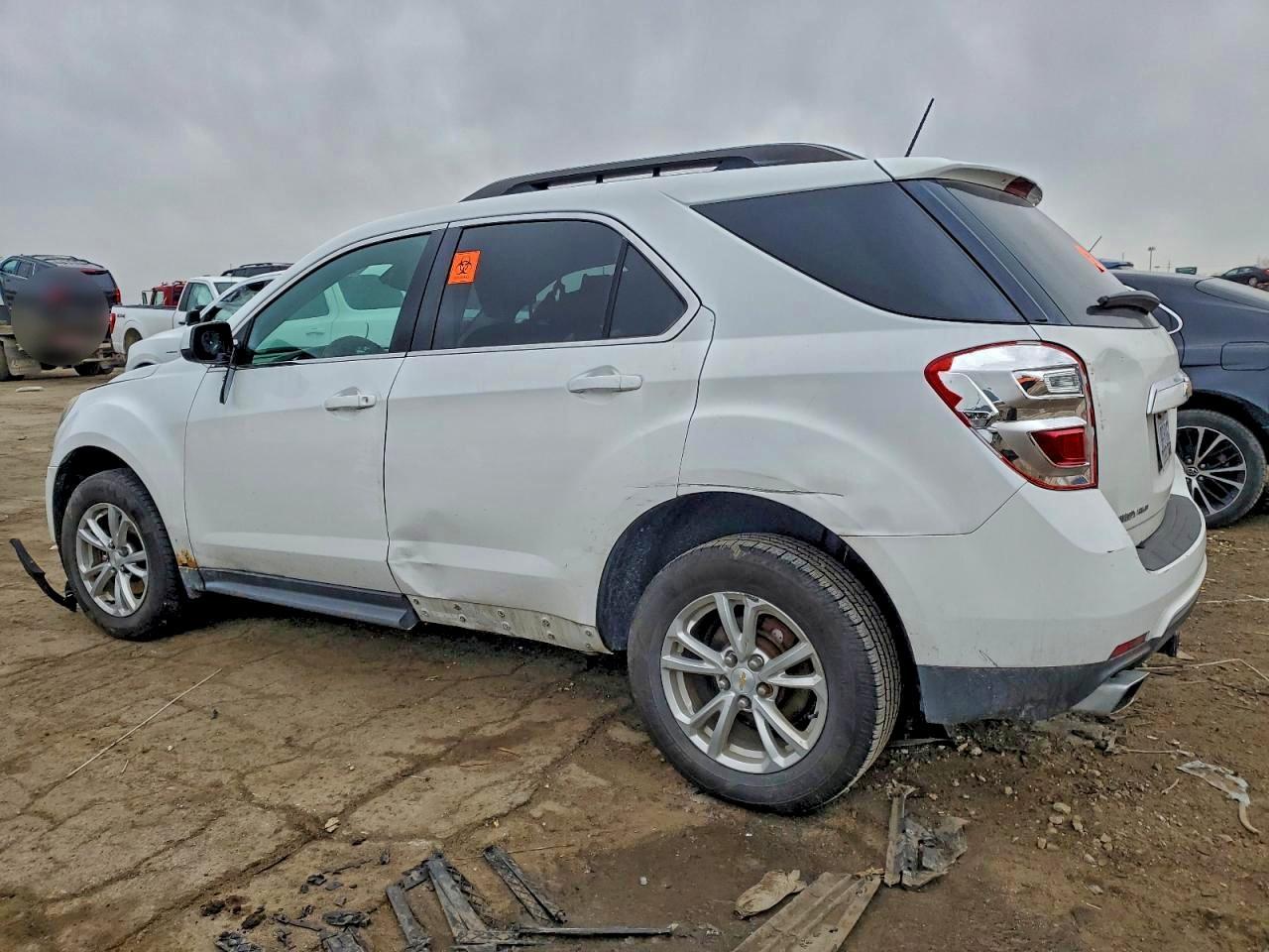 2017 Chevrolet Equinox Lt - Image 2