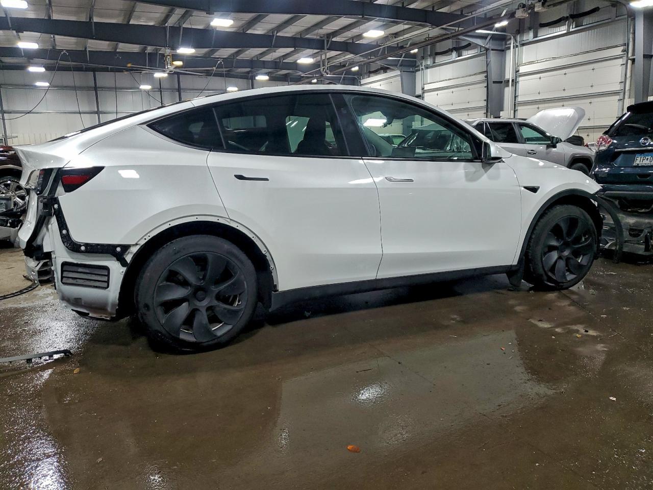 2023 Tesla Model Y - Фото 3