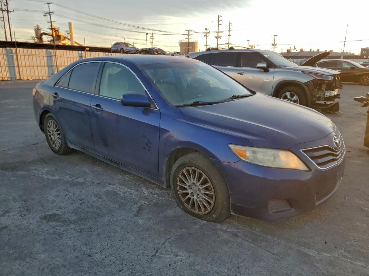 2011 Toyota Camry Base - Фото 4